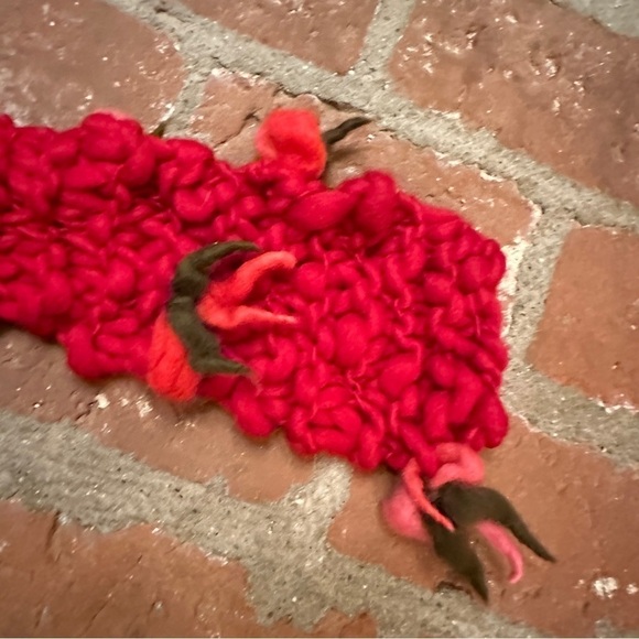 Handmade hand knit red extra long cozy scarf - Picture 12 of 16